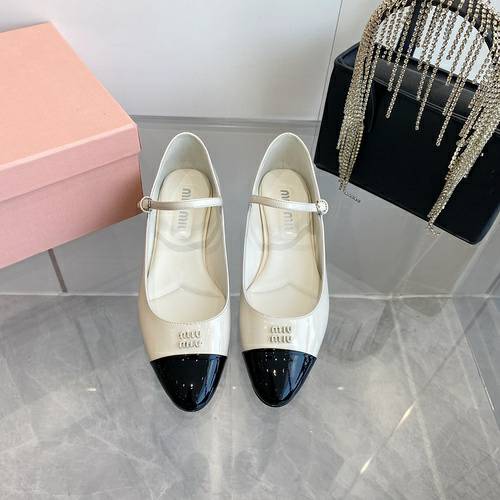 Picture of Miu Miu Shoes Women _SKUfw156968655fw